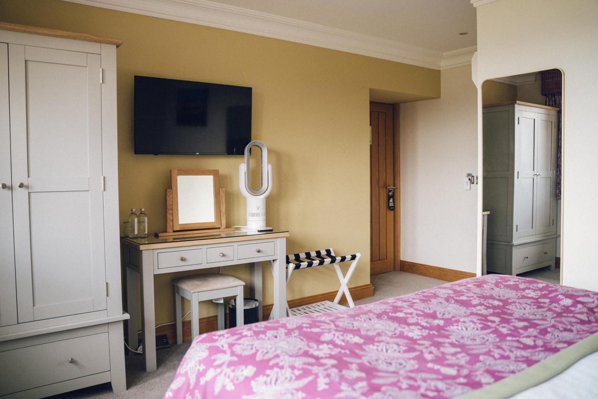 The Manor Boutique Hotel Restaurant And Bar Conwy Exteriör bild